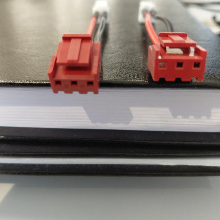 BC002-3W SUPPLIED WITH PLUG AND PINS