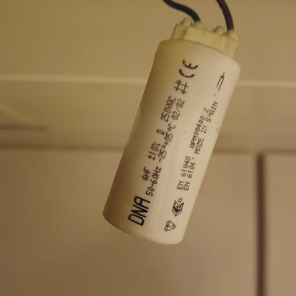'- CA4MFD-L 250v 4MFD Capacitor Stud Fixing F/Lead